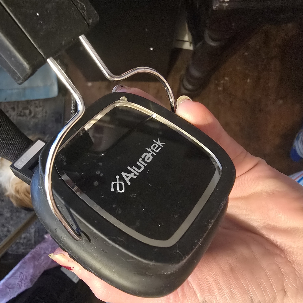 Aluratek Black Headphones